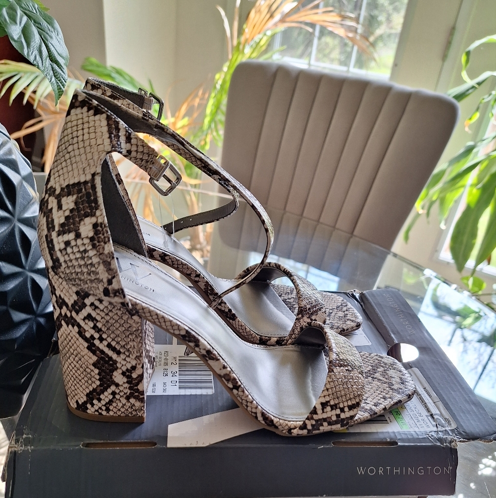 Worthington-NEW snake print ankle strap 3.25 height block heels..Sz 11